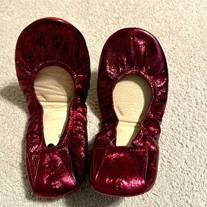 Brand new, unique Cranberry Foil ballet flats!